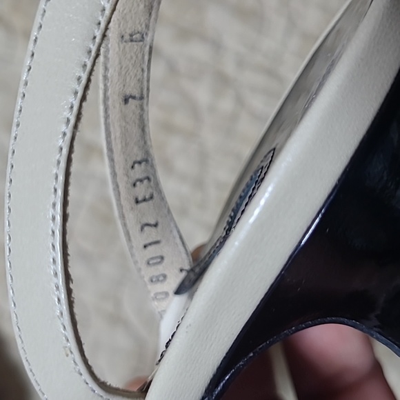 Salvatore Ferragamo Cream And Black Pumps Size 7 B - Picture 7 of 7